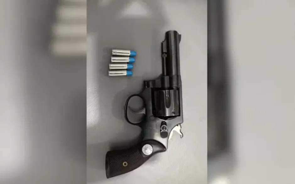Criminosos invadem casa de luxo e fazem três pessoas reféns durante assalto em Rio Preto