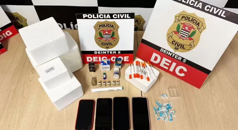 Comerciante é presa suspeita de vender emagrecedores e fazer entregas em loja de roupas femininas