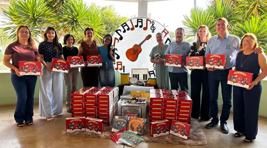 Santa Fé do Sul: Prefeitura entrega novos materiais para aulas de Musicalização nas escolas municipais