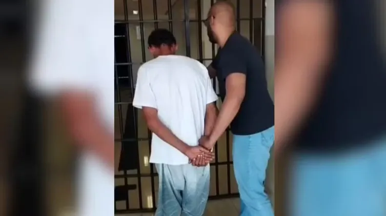 Mulher é roubada, estuprada e impedida por suspeito de apertar a buzina do carro para pedir ajuda após sair de bar