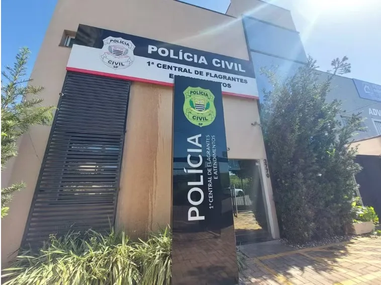 Irmãos são agredidos com taco de beisebol em restaurante enquanto tentavam comprar marmita para pessoa em situação de rua