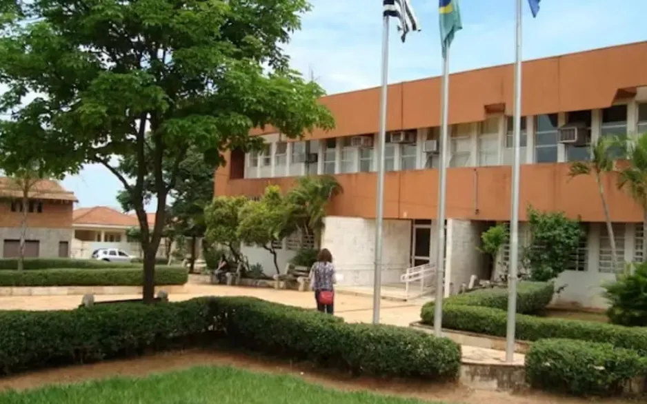Mulher é condenada por tentar matar ex-companheira e enteada a facadas