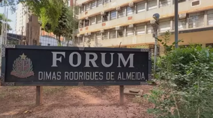 Justiça condena homem a pagar R$ 10 mil a mulher trans tratada por termos no masculino