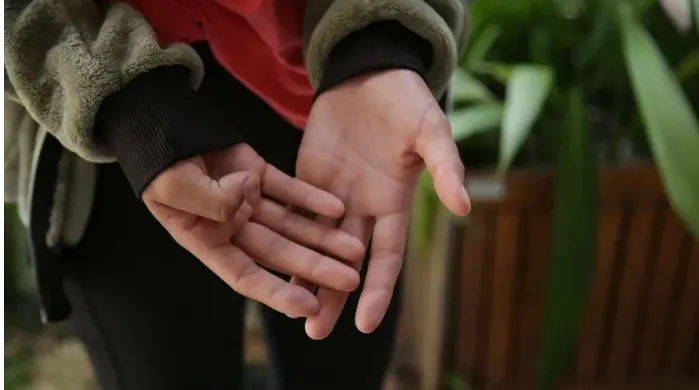 Pai é preso por agredir adolescente que se recusou a entregar celular