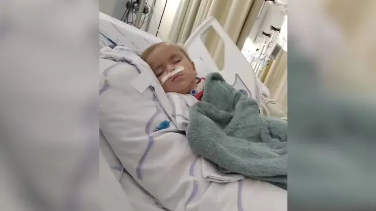 Após sobreviver a queda em piscina, bebê de 11 meses usa traqueostomia e pai mantém esperança na recuperação: 'Tenho fé'