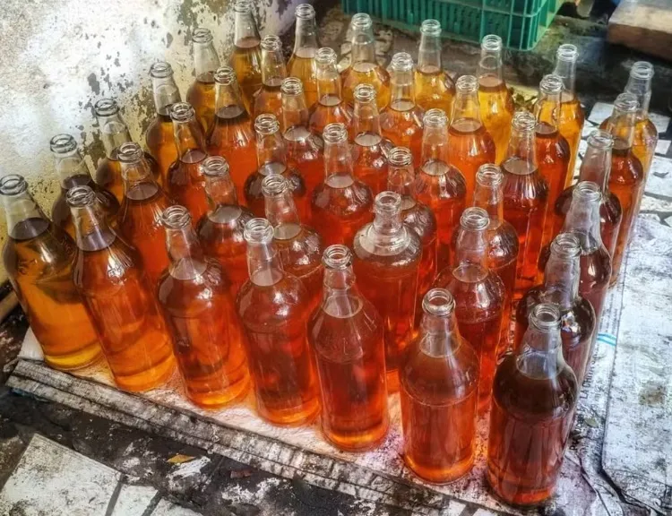 Polícia localiza fábrica clandestina de mel artificial em casa abandonada